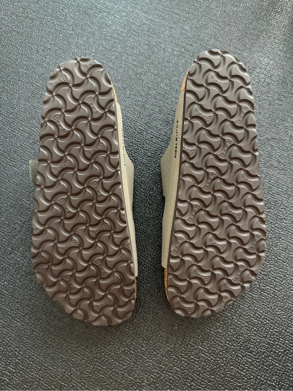 Birkenstock. Arizona Sandal. Stone